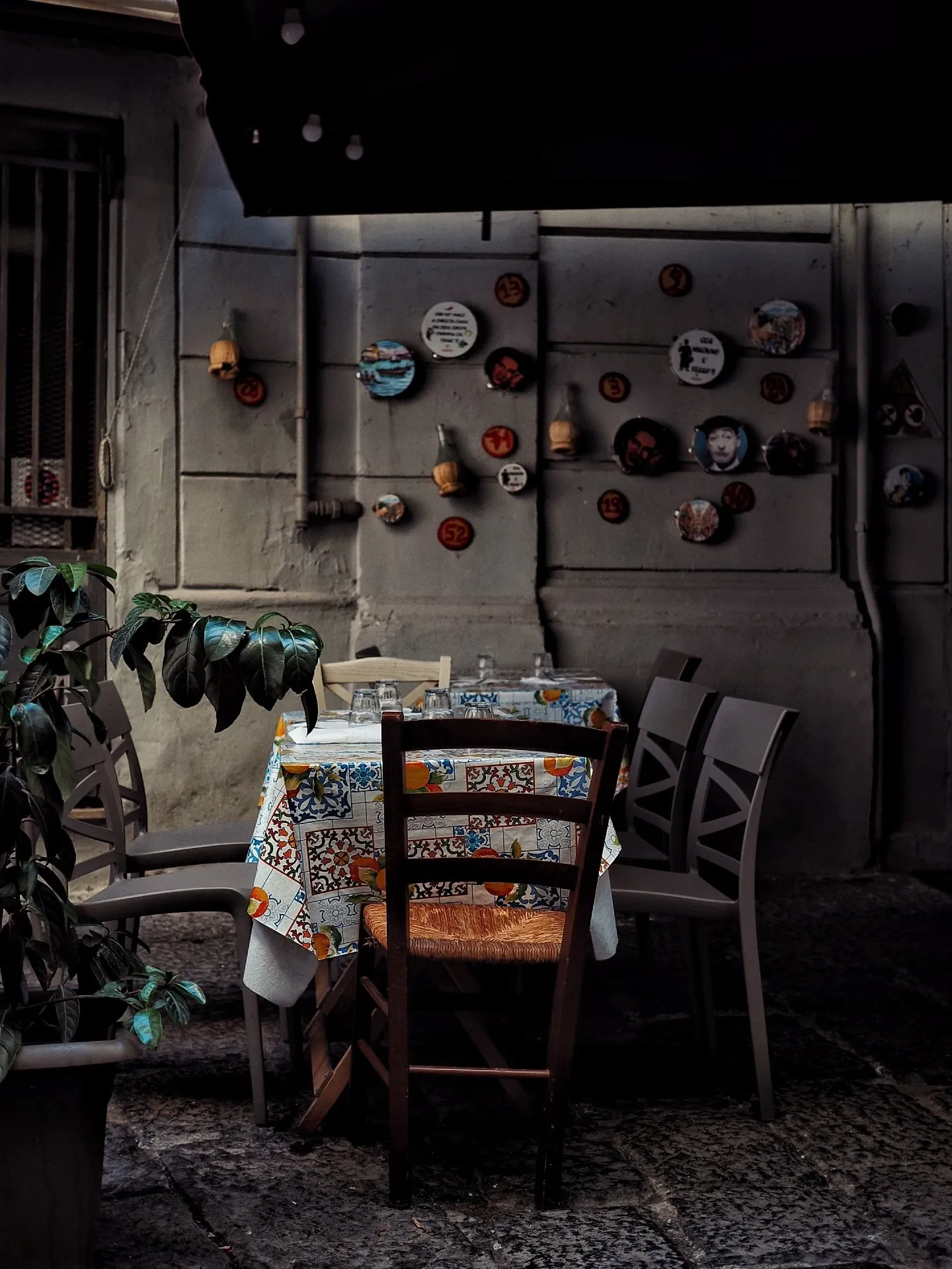 Trattoria, Plate Wall
